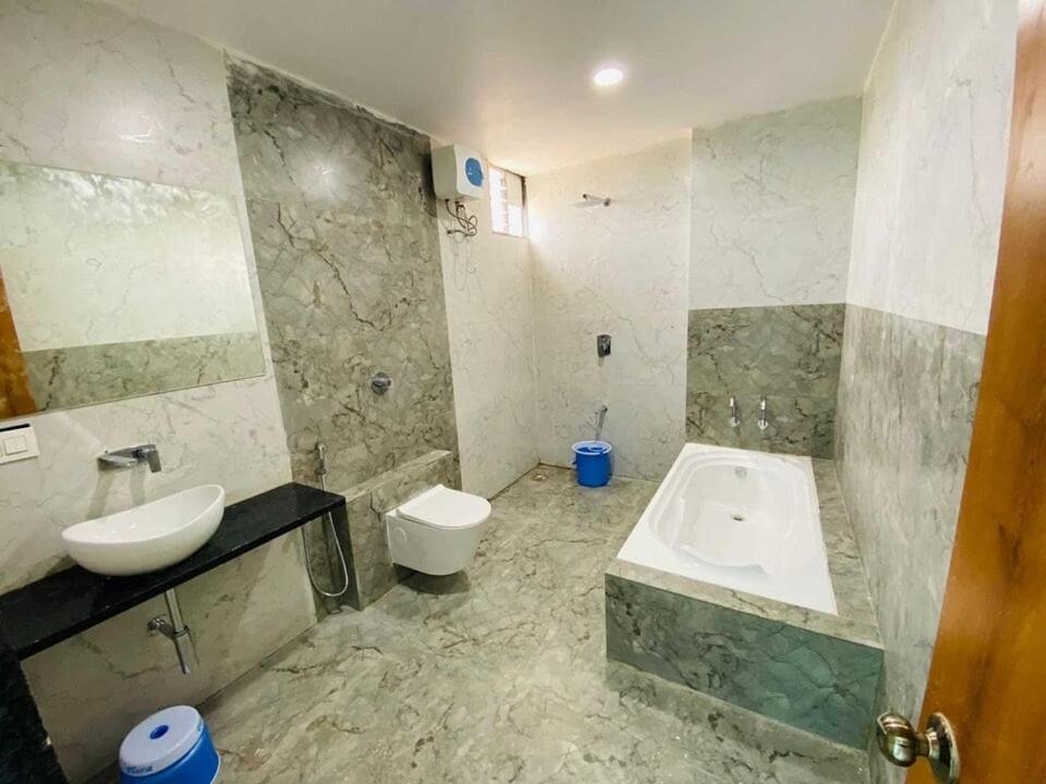 Super Townhouse Ambaji Formerly Hotel Kardhar Inn Luaran gambar