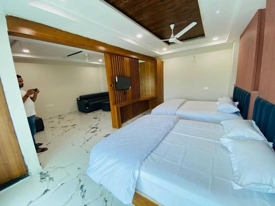 Super Townhouse Ambaji Formerly Hotel Kardhar Inn Luaran gambar