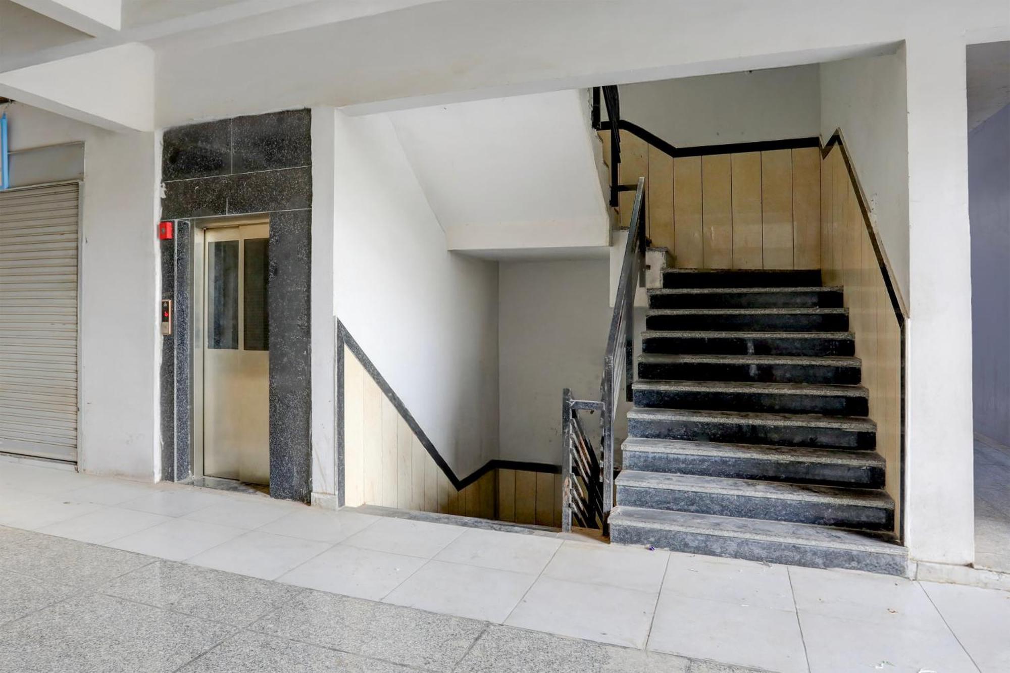 Super Townhouse Ambaji Formerly Hotel Kardhar Inn Luaran gambar