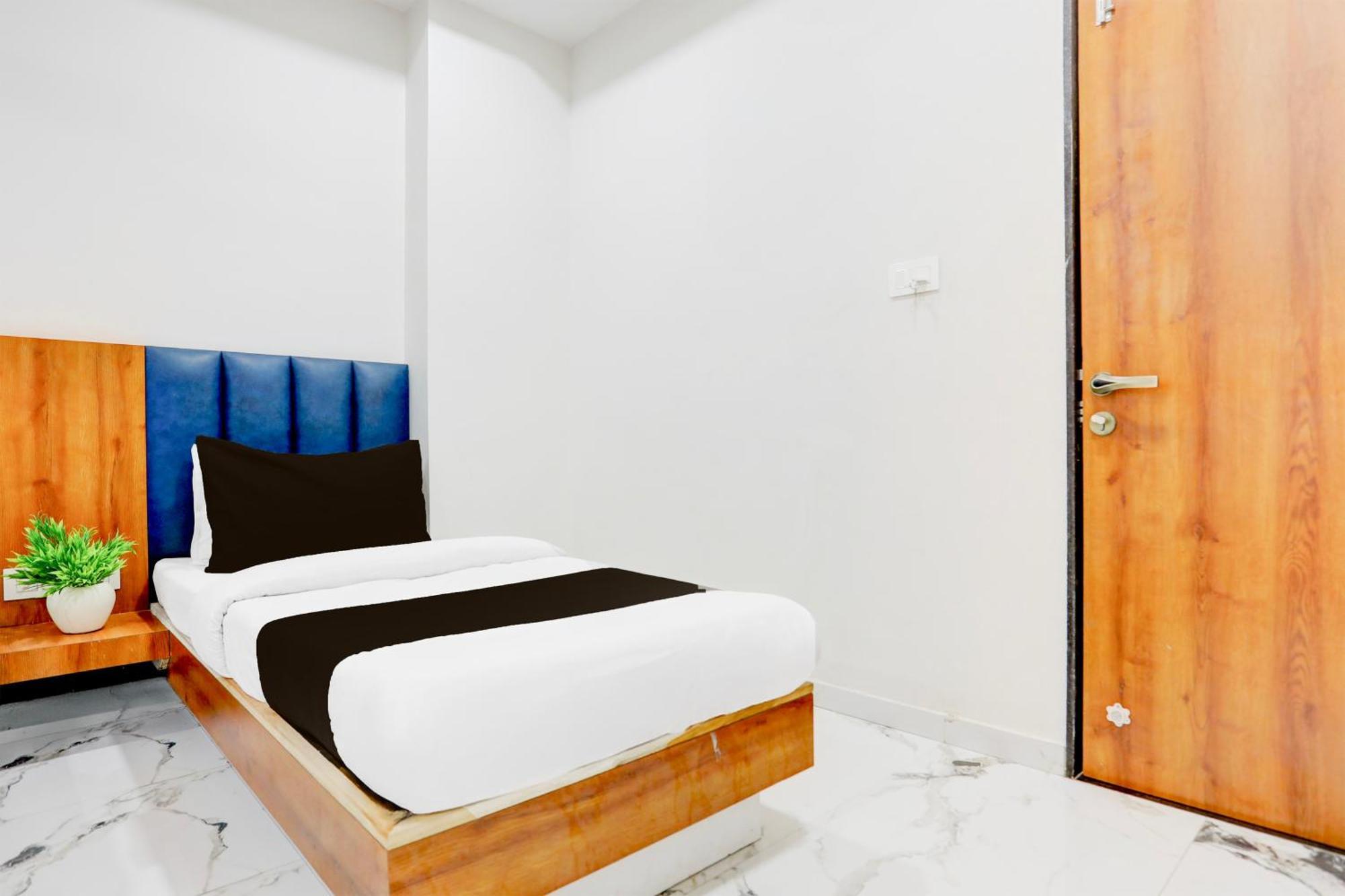 Super Townhouse Ambaji Formerly Hotel Kardhar Inn Luaran gambar