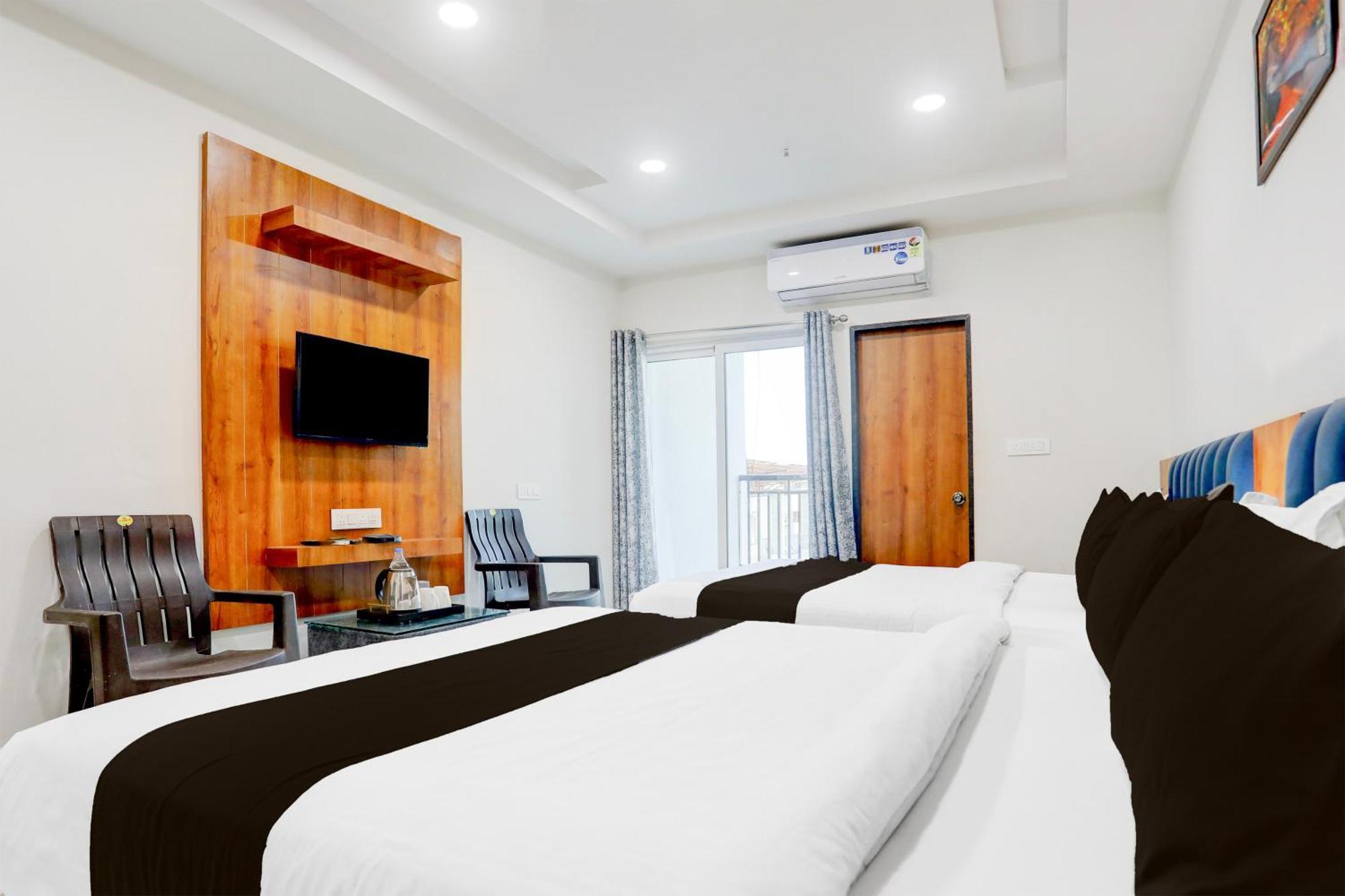 Super Townhouse Ambaji Formerly Hotel Kardhar Inn Luaran gambar