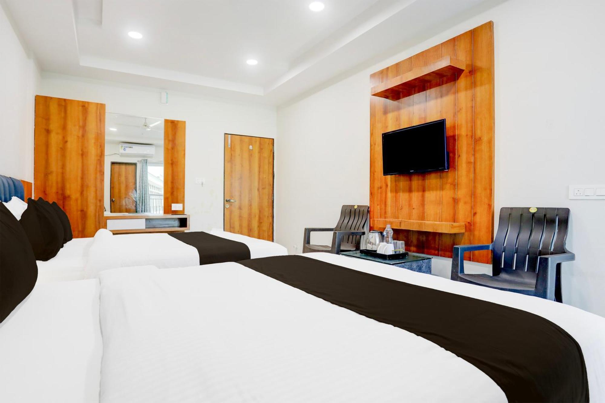 Super Townhouse Ambaji Formerly Hotel Kardhar Inn Luaran gambar