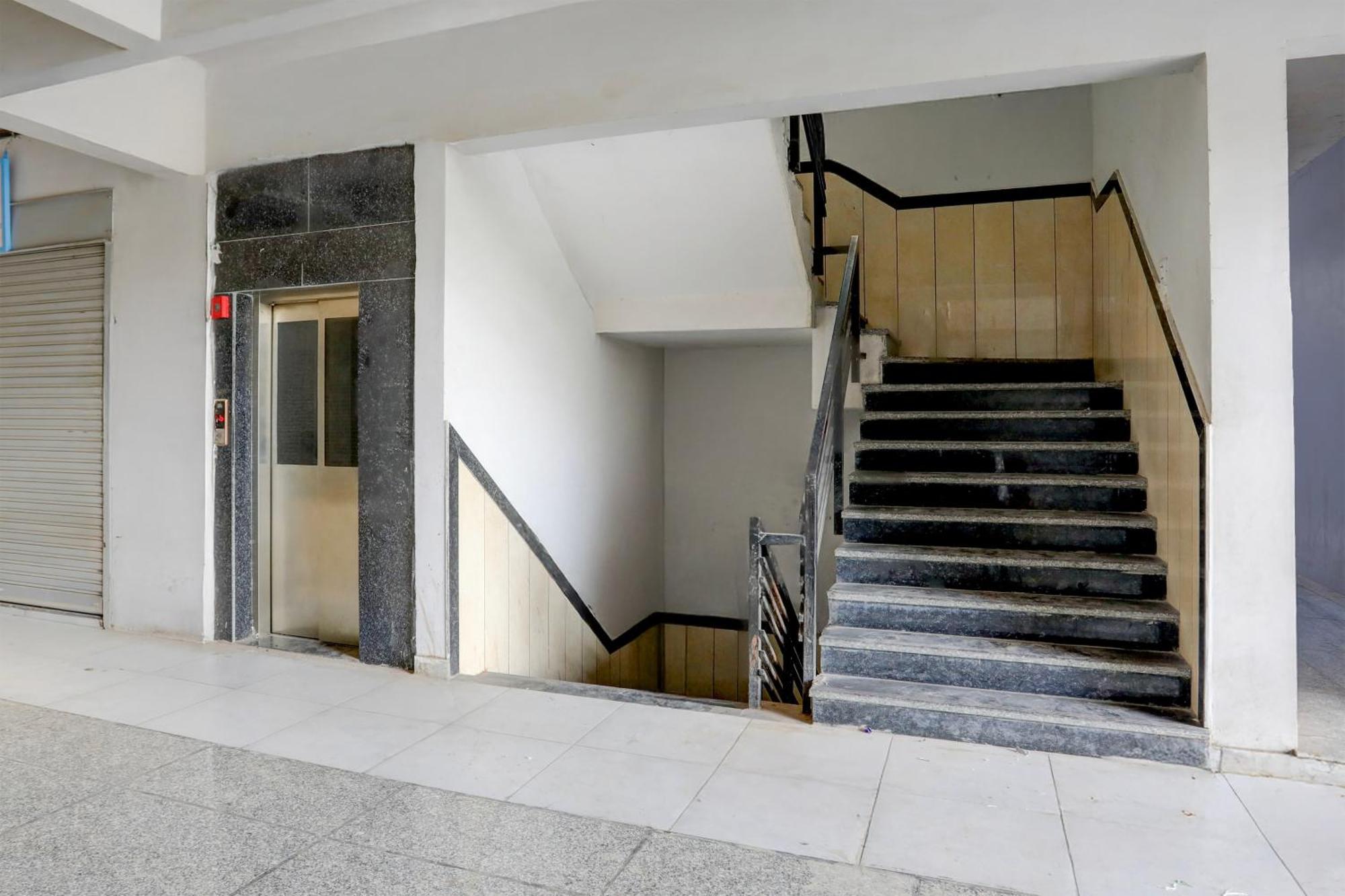 Super Townhouse Ambaji Formerly Hotel Kardhar Inn Luaran gambar