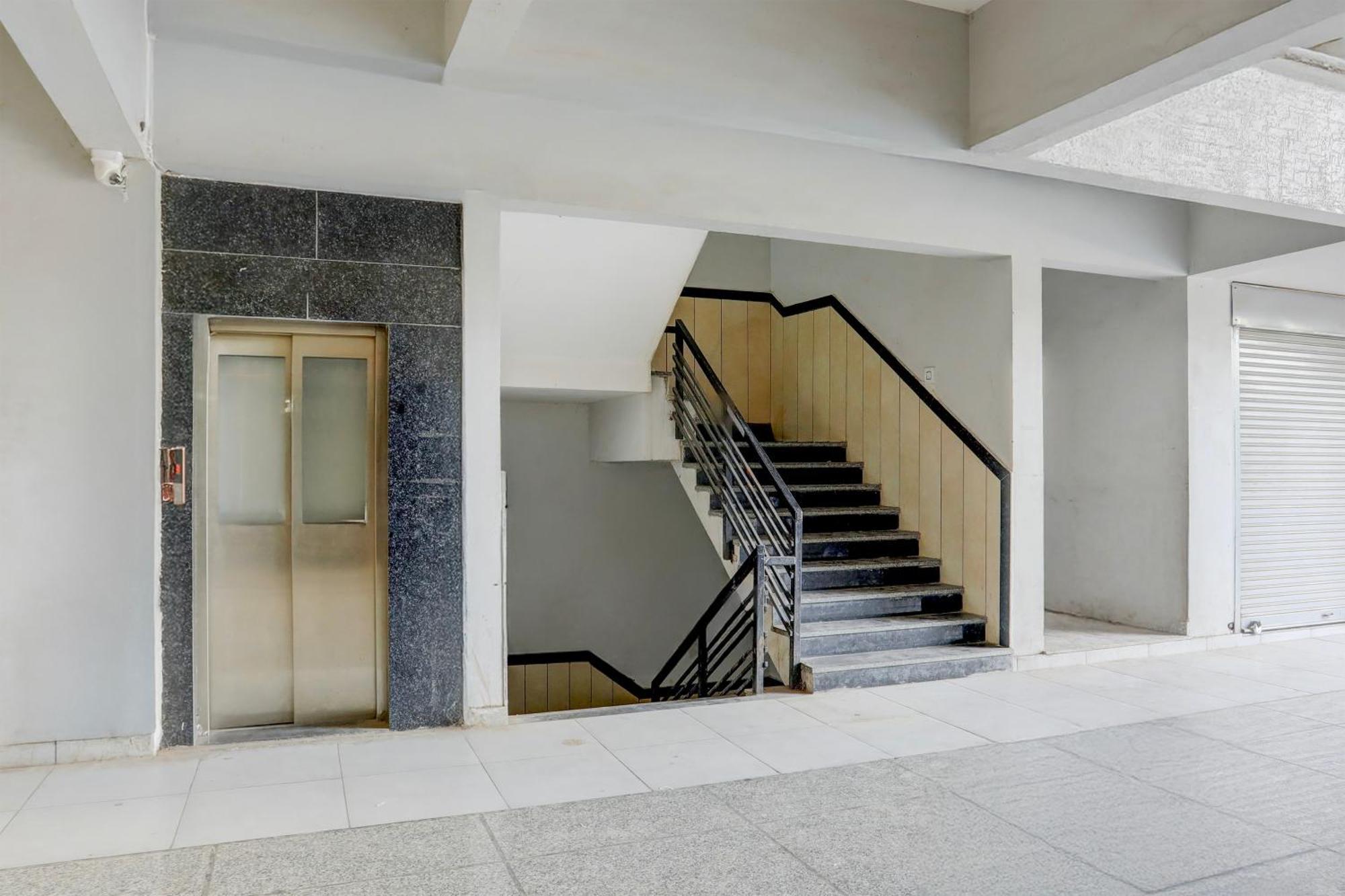Super Townhouse Ambaji Formerly Hotel Kardhar Inn Luaran gambar