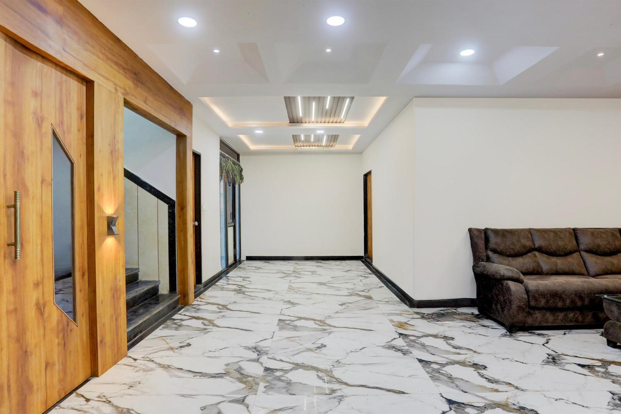 Super Townhouse Ambaji Formerly Hotel Kardhar Inn Luaran gambar