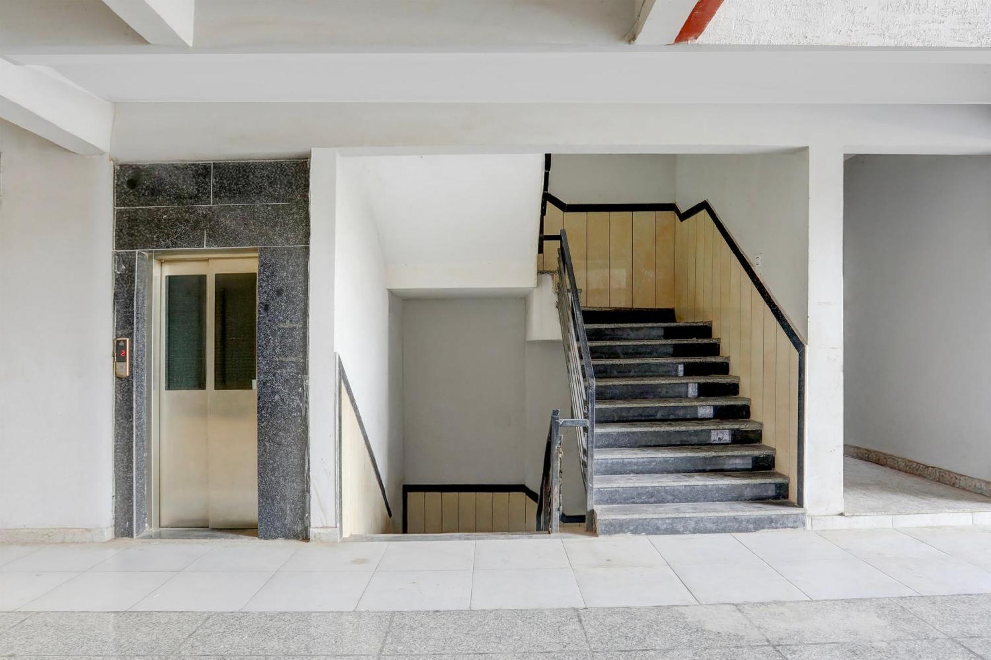 Super Townhouse Ambaji Formerly Hotel Kardhar Inn Luaran gambar