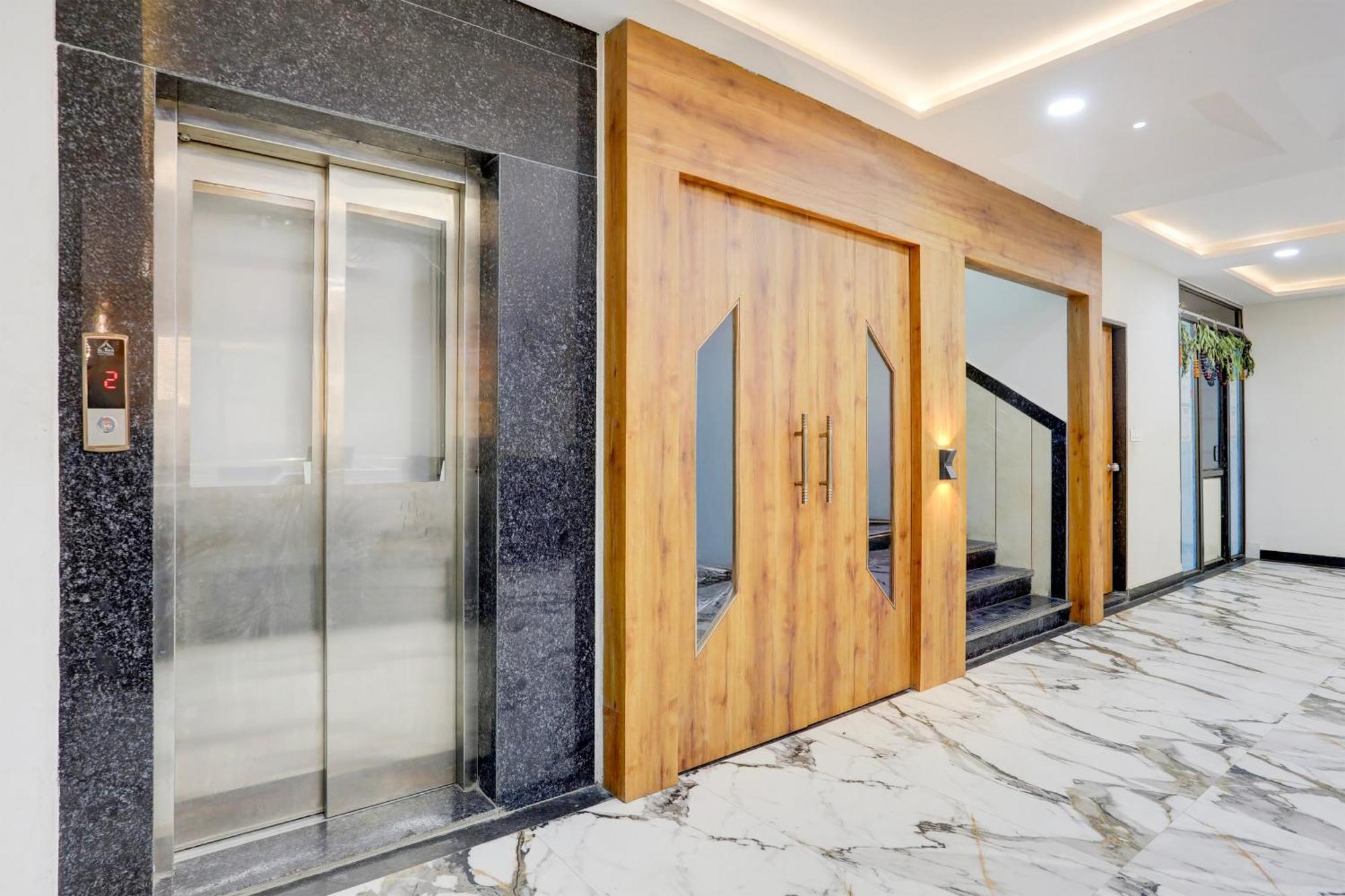 Super Townhouse Ambaji Formerly Hotel Kardhar Inn Luaran gambar